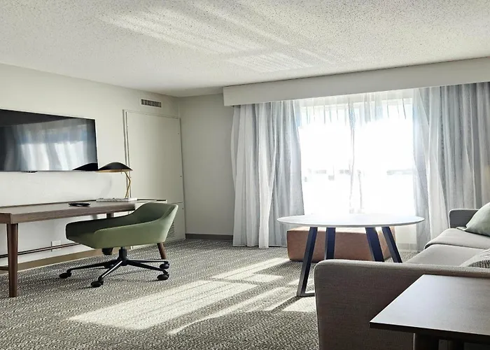Staybridge Airport By Ihg