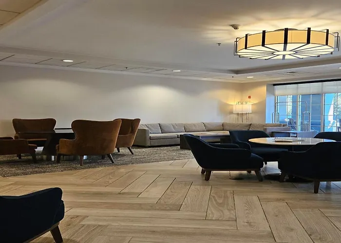 Hotel Staybridge Airport By Ihg 3*