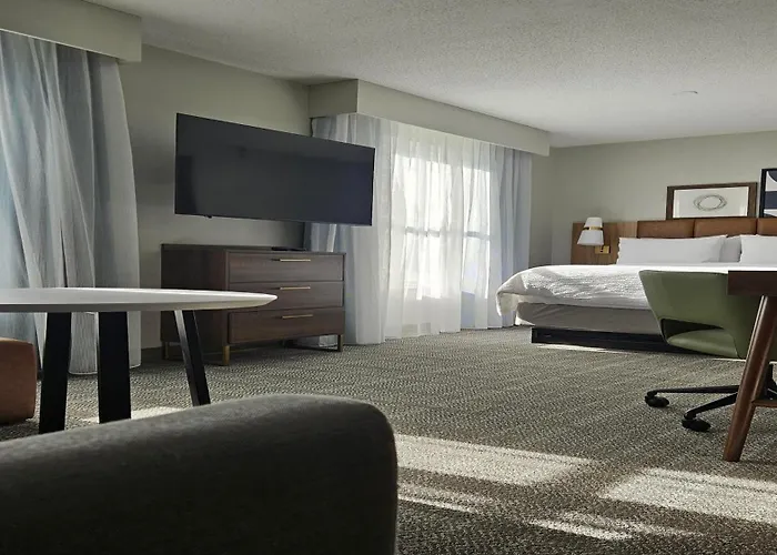 Staybridge Airport By Ihg 3*