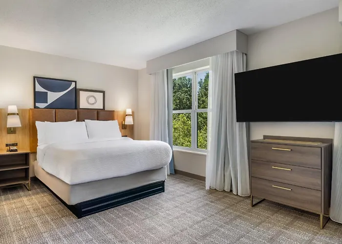 Hotel Staybridge Airport By Ihg