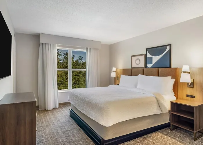 Staybridge Airport By Ihg Hotel 3*