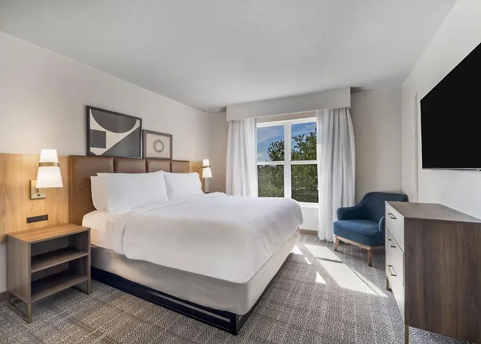 Hotel Staybridge Airport By Ihg