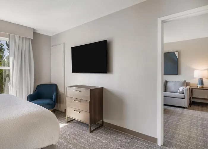 Staybridge Airport By Ihg Hotel