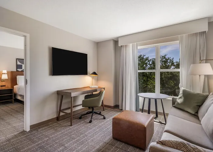 Hotel Staybridge Airport By Ihg