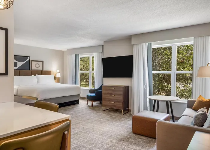 Hotel Staybridge Airport By Ihg