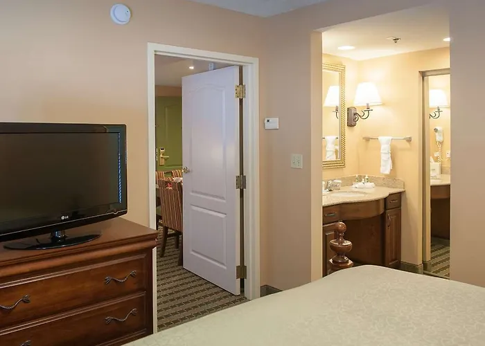 Staybridge Airport By Ihg Hotel 3*